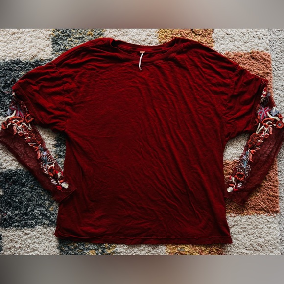 Free People Gardner Tee size Medium with embroidered mesh sleeves - Picture 1 of 4